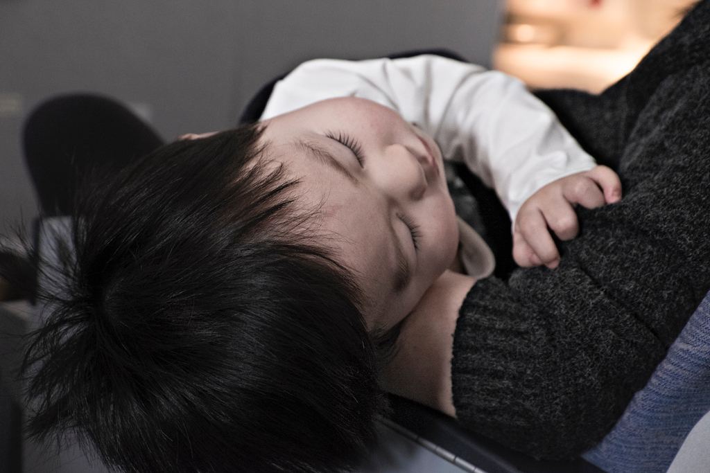 9 steps to help you wean your baby off night feeds